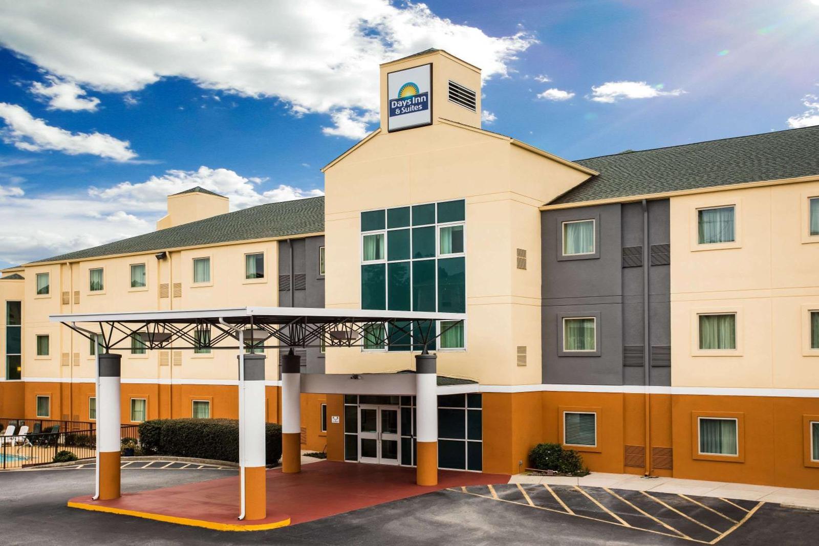 Days Inn & Suites by Wyndham Augusta Near Fort Eisenhower